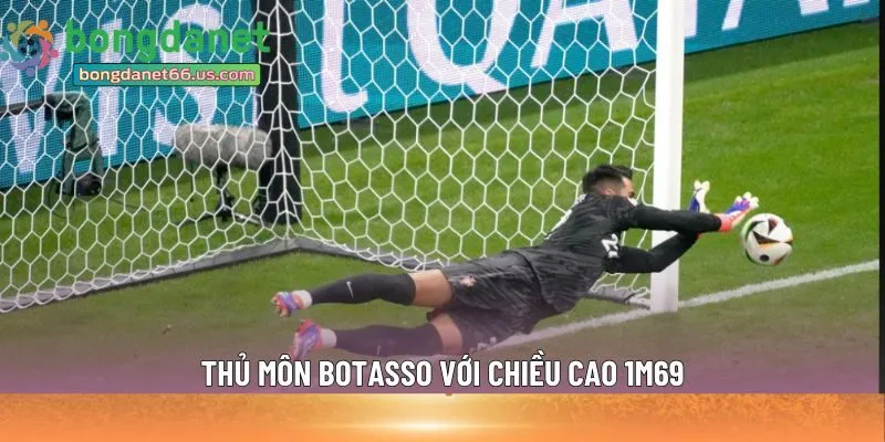 Thủ môn Botasso với chiều cao 1m69